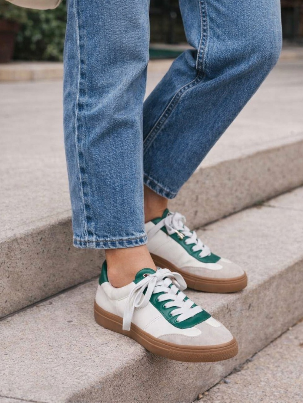 Ann Taylor Loft Women’s Green & White Low Platform Varsity Sneakers size 7
